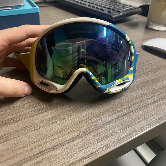 Oakley A-Frame Goggles - Picture 3 of 3